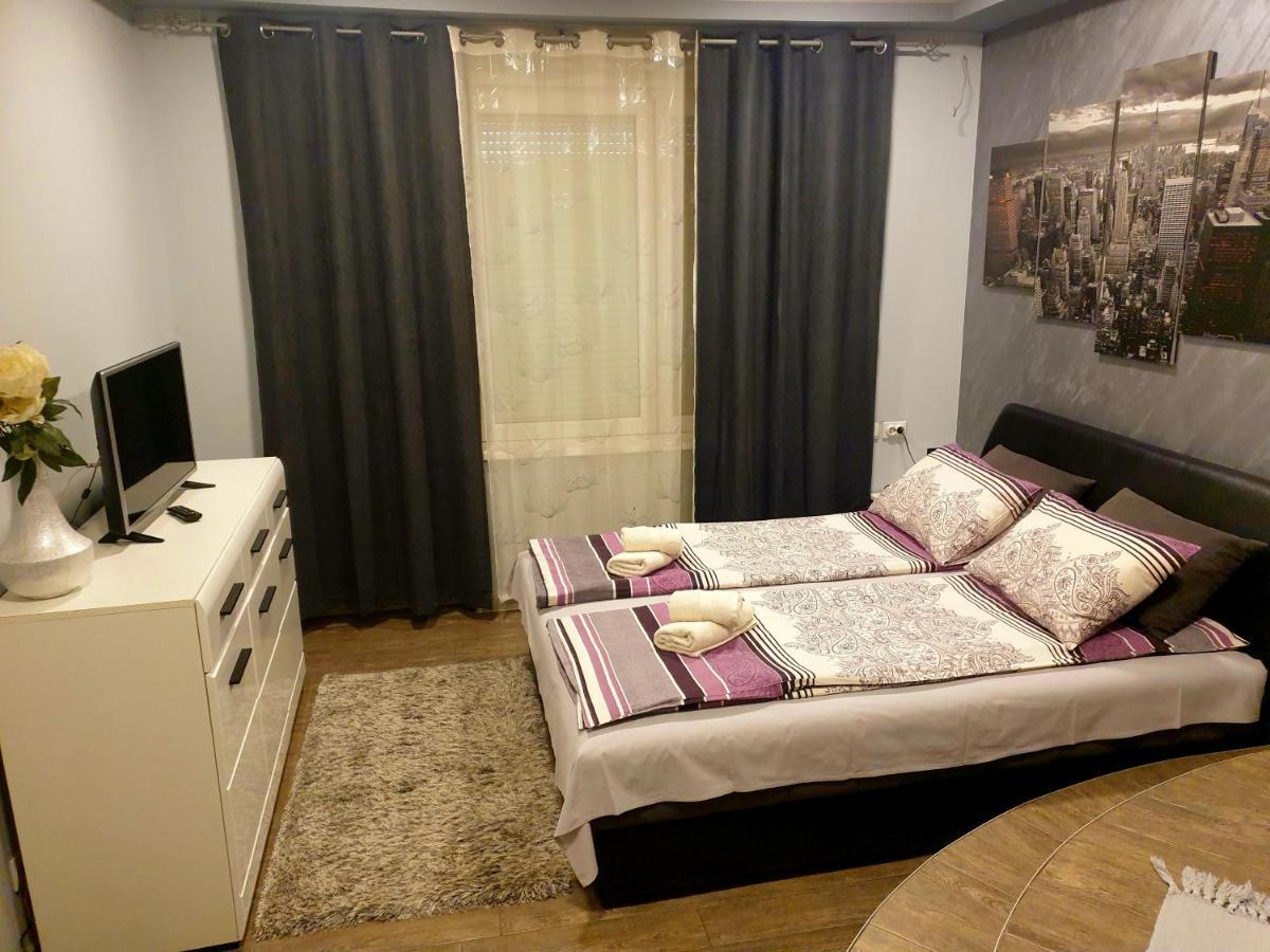 Ceca Apartman Ni Exterior foto